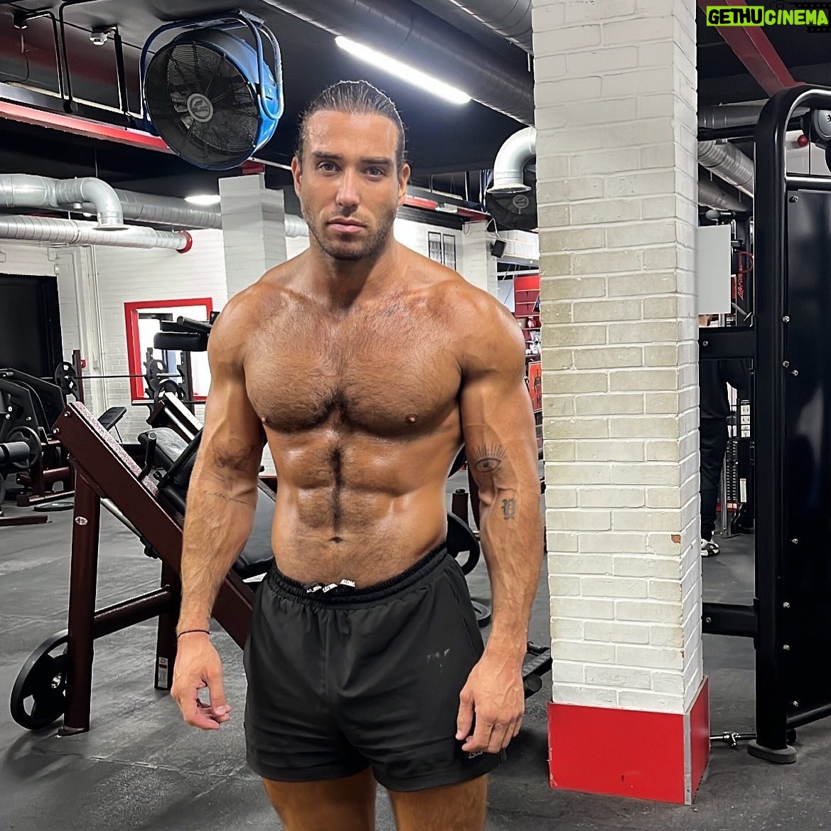 James Lock - 25.3K Likes - Monday 💪🏽👊🏽