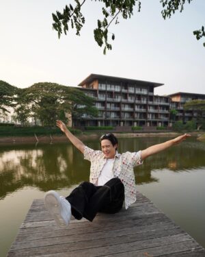 James Ma Instagram - มากี่ครั้งก็มาถ่ายรูปมุมนี้ 🌅 📸 😁😂

#muthimaya 
#muthimayaforestpoolvillakhaoyai