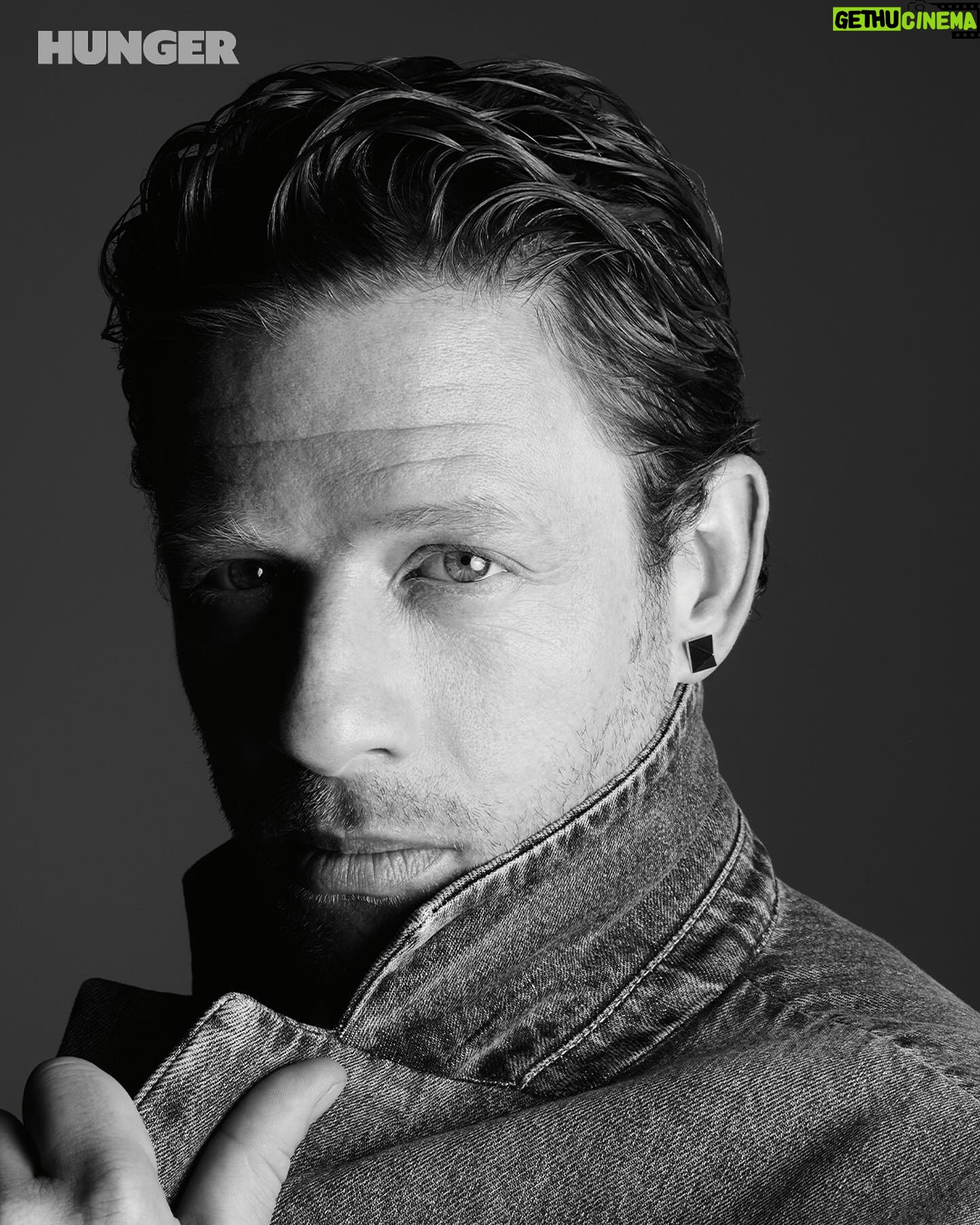 James Norton - 21.5K Likes - THE DREAMERS for HUNGER with RANKIN
The hype is real. Rankin is 👑
Wearing @cartier and @dbeyewear
Photographer @rankinarchive
Fashion and Beauty Director
@marcoantoniolondon @marcoantoniostylist
Writer @scarlettcoughlan
Groomer @petransellge at The Wall Group
Photographer Assistants @jdyevns @harrisongrantstudios
Producer @sarah__the__star
Production Coordinator @abbyrothwell
Retouching @trueblackstudio
@hungermagazine