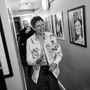 James Norton Instagram - A magical moment, just after the curtain came down on our opening night of A Little Life 🥲

Very special memories, beautifully captured by @emiliomadrid 🙏🙏

@alittlelifeplay @alittlelifebook @hanyayanagihara @haroldpintertheatre #alittlelifeplay #ivovanhove #openingnight