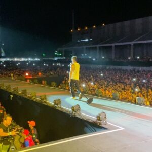 James Valentine Instagram - RECIFE!  Que noite mágica tivemos com você.  Eu gravei um vídeo durante o show porque gostei das escolhas de moda do homem na primeira fila.  Eu gostaria de poder expressar adequadamente como você nos faz sentir especiais todas as noites!