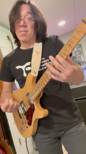 James Valentine Instagram - Lovely guitar! Smooth neck @jamesbvalentine ❤️🎸🤟