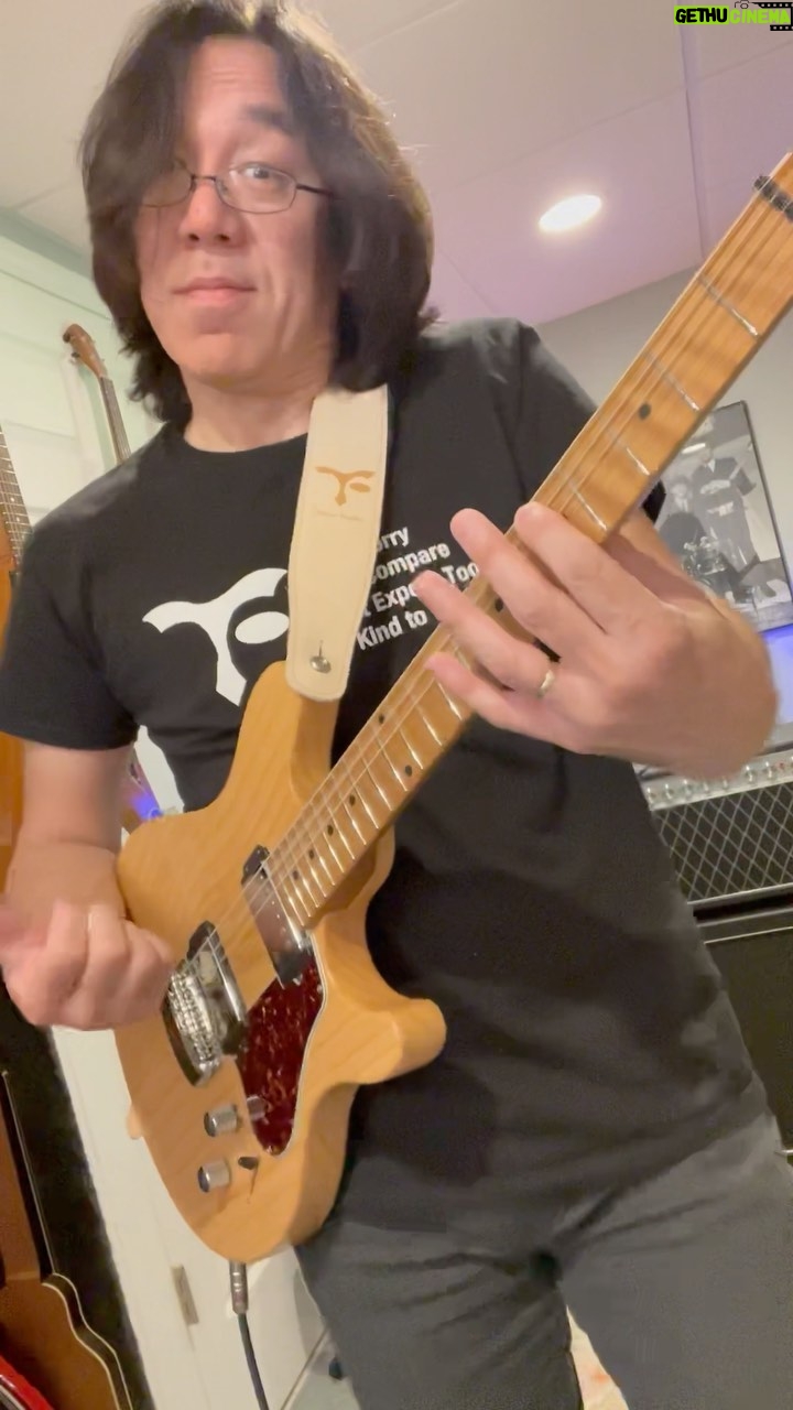 James Valentine - 3.2K Likes - Lovely guitar! Smooth neck @jamesbvalentine ā¤ļøšøš¤