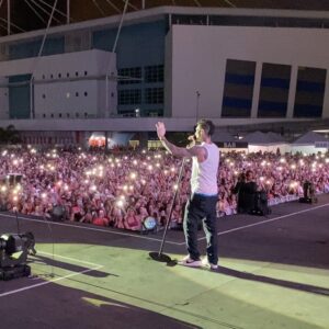 James Valentine Instagram - Rio!  Que momento incrível tivemos aqui nesta turnê, mal podemos esperar para voltar!  Muito obrigado a todas as pessoas que vieram e cantaram todas as noites, que ótima maneira de começar o ano.  Da próxima vez que voltarmos, que outras músicas você gostaria de ouvir?