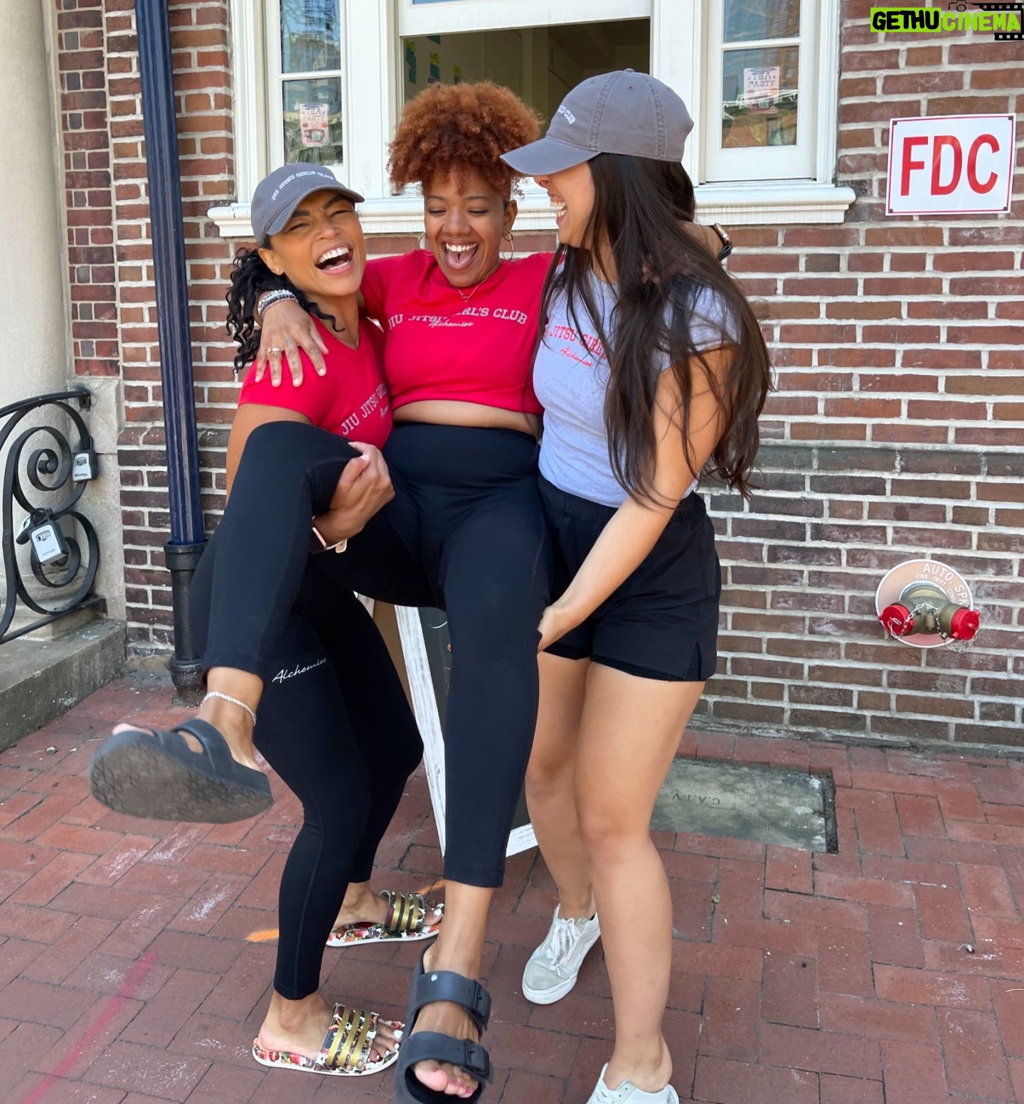Jamie Colleen - 3 Likes - I had the privilege of spending the morning with @alchemizefightwear filming technique videos, planning and all around vibing together! ❤️❤️
_______________
Women empowered means the whole community grows. When you empower a women, you empower a generation ✨
#alchemizefightwear #empoweredwomen #lifted #jiujitsugirlsclub