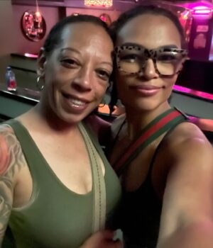 Jamie Colleen Instagram - My first comedy show In Philly! @raficomedy did not disappoint 😍🤌 Can’t wait for the next one! 

I’m so happy I was able to experience it with my sister ❤️❤️

@heliumcomedyphl
