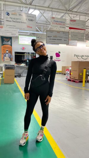 Jamie Colleen Instagram - We had an amazing time volunteering with @Philabundance this morning 💚⁣
⁣
We worked in the distribution warehouse sorting and packing several tons of food that will be shipped to those in need.⁣ 🫶
⁣
The girls gave up their Saturday morning, post long week of testing, rolled up their sleeves, got dirty (faces included! 🤣), and worked their butts off 💪⁣😍
⁣I’m grateful for the chance to show them how to make a difference, to be truly present, and unplug from their phones. 🙌 👏⁣
⁣
Life’s too short to miss out on what really matters. If the world spent more time focused on the present and serving others, I believe people would be happier and there would be more love. ❤️ ⁣
⁣
Thank you @philabundance for an awesome fun filled morning! ⁣

#philabundance ⁣#fighthunger #bethechange
⁣.
.
.
.
.
.
#givelove #fightforchange #hungerawareness #foodinsecurity #philly #phillphilly #phillyvolunteers #phillykids #phillymoms #community #lendahand #dogood #begood #leadbyexample #veracity #belove #myhonestmotherhood 
⁣
