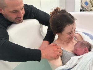 Jamie Jewitt Instagram - And just like that.. we are a family of 5 ♥️

Meet baby Brodie 👶🏻

12.38pm 8th May 6lb15oz