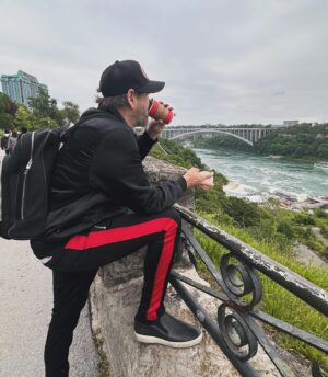 Jamie Kennedy Instagram - Get at me @timhortonsus #niagrafallscanada
