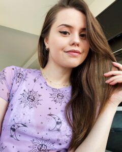 Actress Jamie Young HD Instagram Photos and Wallpapers August 2022