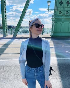 Actress Jamie Young HD Instagram Photos and Wallpapers December 2021