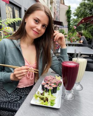 Jamie Young Instagram - Vegan Sushi ❤️🌱🍱
