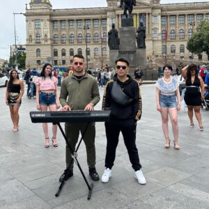Jan Bendig Instagram - Furt nechápete o co jde a co jsem si pro vás společně s takentovaným @radek_malar připravil? 😇 DNES v 18:00 se připravte na MEGA hudební bombu, na kterou protancujete nejednu prázdninovou zábavu! Těšte se i na můj nejvelkolepější a nejdražší videoklip v mojí kariéře plný sexy děvčat a tance! Bude to MEGA AKCE ROKU! 😀🤯🤯🤯 Tohle budete milovat! Tak už dnes v 18:00 začne na mém Youtube pravá romská zábava, kterou nezažijete ani u Benyho v Mostě! 😀❤️

Klip se spustí v 18:00 na Youtube! 👑🔥