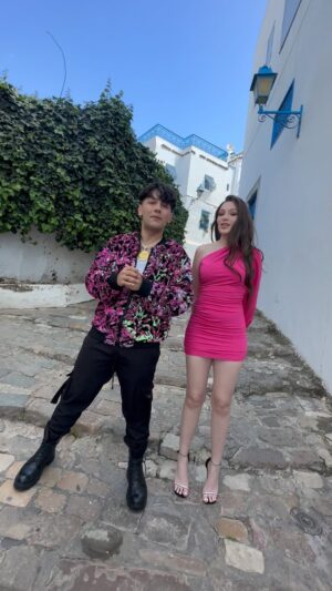 Jan Bendig Instagram - Tak už DNES v 18:00 na Youtube náš nový duet TU TU TU s @vanesa_horakova_ 🥳 Pojďte se ale už teď naučit choreografii z klipu ať jste připraveni na premiéru. 💃🕺😋😇