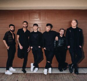 Jan Bendig Instagram - Nebojte…nezakládám novej boyband…😅 Ale už dnes se můžete těšit na premiéru druhé epizody našeho seriálu RIVIÉRA! 🥳 V 18:00 opět na Youtube! ❤️‍🔥 Čeká vás hodně dramatická epizoda plná zvratů a jedna z hlavních hrdinek zažije moment, který by nechtěl prožít nikdo z nás…🥹

Máte se opravdu na co těšit! Pokud jste ještě neviděli úvodní díl tak mrkněte právě teď ať jste v obraze…🤯