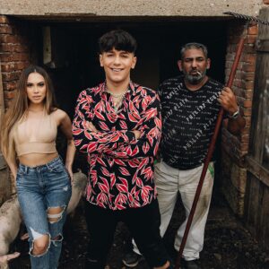 Jan Bendig Instagram - HOP HOP HOP! 🤯 Přesně třikrát si třeba můžete skočit radostí ale i tak se bude jmenovat můj nový song, který vychází už tuto neděli 9. června společně s filmovým videoklipem v 18:00 na Youtube! 🥳🎶 Je to čardáš hezky pod nohy a v klipu si zahraje @lesley_bikarova a nebo třeba i @zdenek_godla_official ❤️ Věřím, že si tuhle písničku zamilujete a pratancujete na ní celé léto! 💃🕺😍

Kdo se těšíííí? 😇