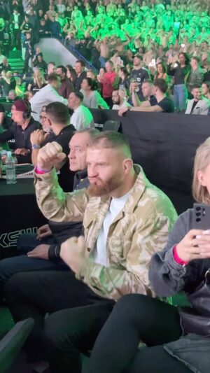 Jan Błachowicz Instagram - KSW 90 🕺

#LegendaryPolishPower