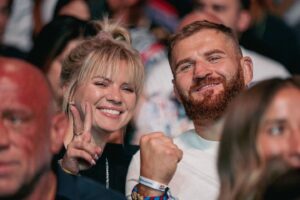 Jan Błachowicz Instagram - What a great time spent in Las Vegas. BIG thanks to fans! We all had a blast 🙏🏻
To the next one! 👊🏻👊🏻

Thank you @ufc! Felt like at home again.

Oss

#LegendaryPolishPower

📸 @madspkr