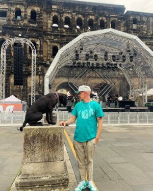 Jan Delay Instagram - ey trier, es ist angerichtet 🤩🙏 heute und morgen vor der porta nigra 🏰🎶🔊
.
#foreverjan #bestof #album #tour #portanigra