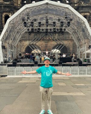 Jan Delay Instagram - ey trier, es ist angerichtet 🤩🙏 heute und morgen vor der porta nigra 🏰🎶🔊
.
#foreverjan #bestof #album #tour #portanigra