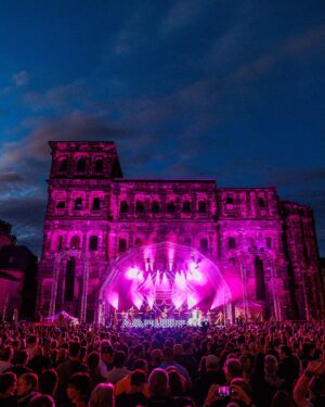 Jan Delay Instagram - 🔨🔨🔨 hammer fotos von hammer show mit hammer band an hammer ort 🔨🔨🔨 @paul.gaertner 📸 war dabei an der #portanigra in #trier 🤩🙏
.
#foreverjan #bestof #album #tour
