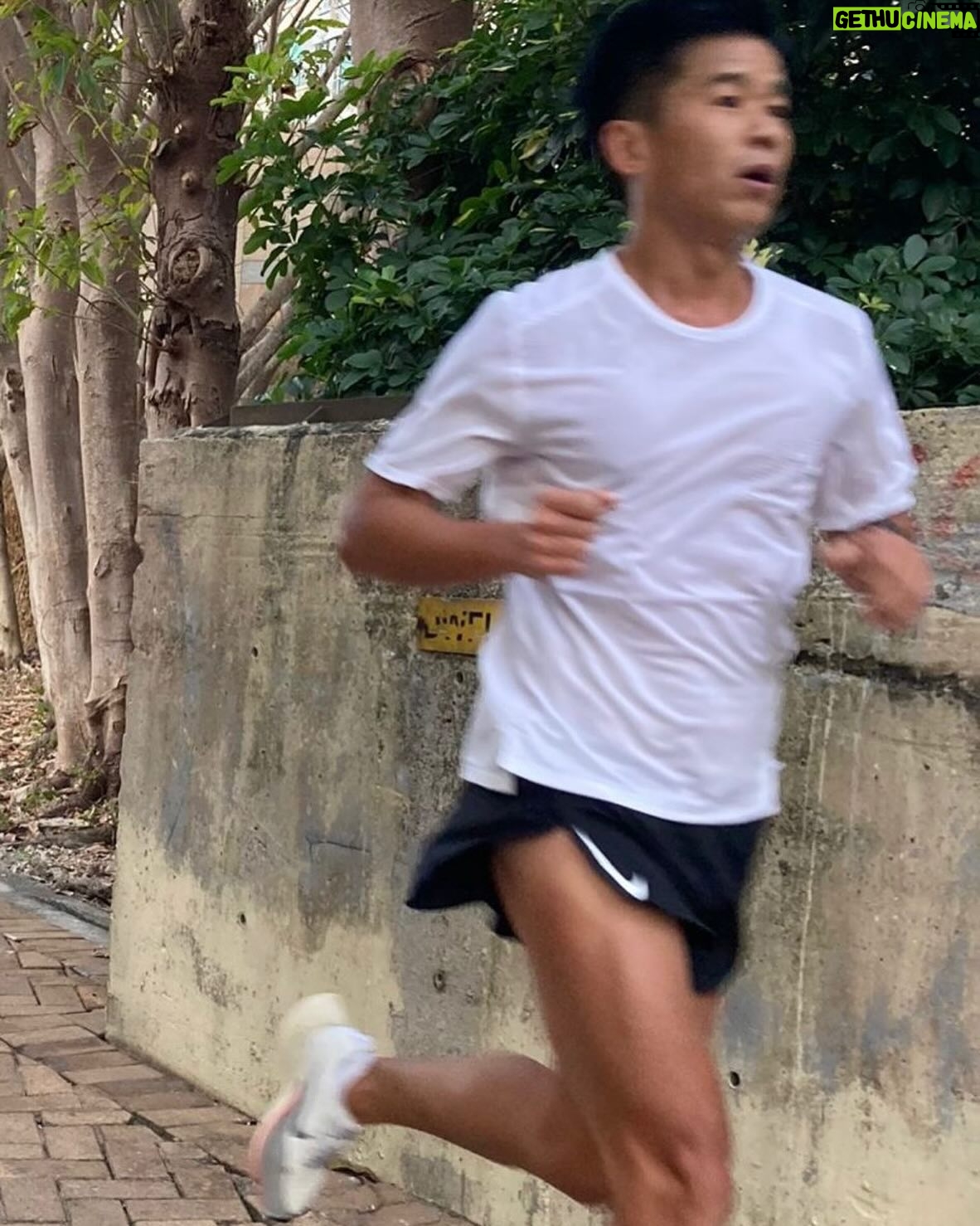Jan Lam Hoi-Fung - 6.7K Likes - 既然宜家咁多人跑步跑上山,
山上嘅指示牌有無得智能啲,
咁就唔爭在加埋安全監測啦,
見到有人跌低咗或者有危險,
自動醒目會識發出求救訊號,
咁就智能到人人都讚超高能。
城市創科大挑戰你哋有無計?
有計就即刻參加就快截止喇!
@city_grand_challenge
#諗點解不如諗點用創科拆解
#山人有計
