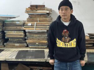 Jan Lam Hoi-Fung Instagram - 極少量本地人手絲印灰色美版Hoodie亞洲版黑色Hoodie，賀年揮春明天上架！

#INCREDIBLEX50METHING
#OneOffVintageCollection
#Gf4SauWaFongWanChai
@incredibleshophk