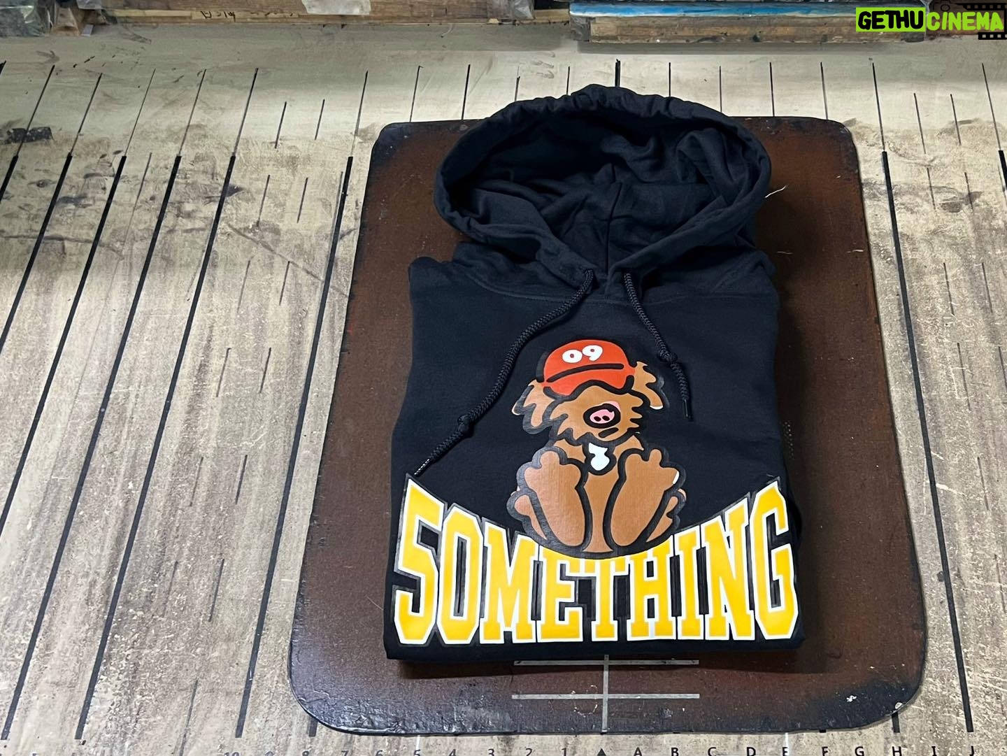 Jan Lam Hoi-Fung - 6.1K Likes - 本地人手絲印,灰色美版HOODIE衞衣及黑色亞洲版HOODIE,周六限量上架!
#INCREDIBLEX50METHING
#OneOffVintageCollection
#Gf4SauWaFongWanChai