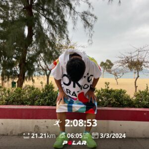 Jan Lam Hoi-Fung Instagram - 去東京跑馬拉松，真係好難忍。要同大家分享下賽前攻略：比賽前盡量行多啲街，40K或以上，原宿來回練斜路，伊勢丹操樓梯，強化二頭肌，落場唔會老抽。要補水，啤酒Sake十四代走唔甩大佬啲Yen咁平。晚飯後去藥房鬆腳jog圈jog到佢閂門 。Load Carbs，宵夜拉麵。半夜落family mart補給一個漢堡扒飯團襯7仔Smoothies，大概係咁，做足以上或部份，咁呢隻全馬就包你成功FUNISH!

#NovaBlast4