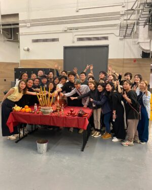 Jan Lam Hoi-Fung Instagram - 如果我有票我肯定投黃子華，
咁慶功宴嗰張單就佢負責埋。

#我會夾返啲啲
#愛我別走榮獲第32屆香港舞台劇獎四項提名
#喜鬧劇最佳導演陳曙曦
#喜鬧劇最佳男主角黃子華
#喜鬧劇最佳男主角林海峰
#最佳原創音樂陳偉發小兵樂隊
#第三十二屆香港舞台劇獎