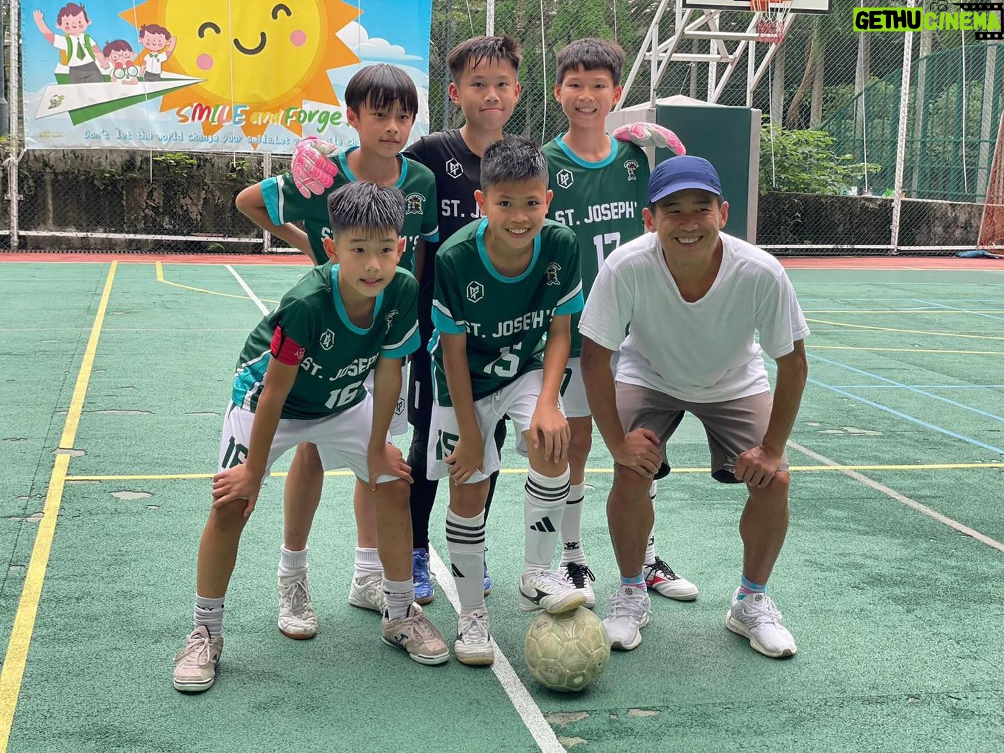 Jan Lam Hoi-Fung - 4.9K Likes - 恭喜呢班StJo仔攞咗個五人足球盃小學組全港總冠軍,成隊波同埋教練老師仲有班爹哋媽咪一定開心過見到英格蘭攞歐國盃冠軍!
#賽馬會五人足球盃小學組全港總冠軍
#聖若瑟小學真係要起個新球場賀賀佢