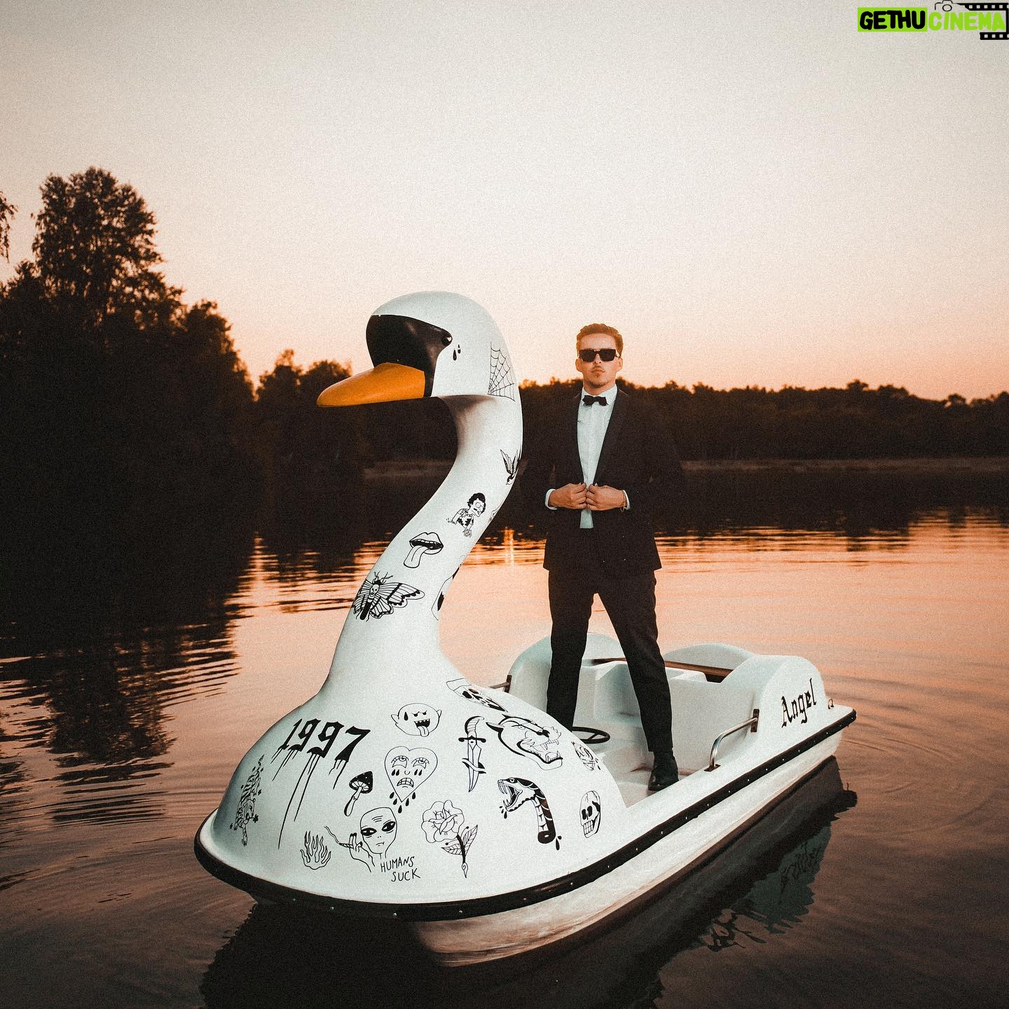 Jan Macák - 52K Likes - BDAY MERCH DROP dnes 17:00 🥳 | 📷 @_pjubs_
