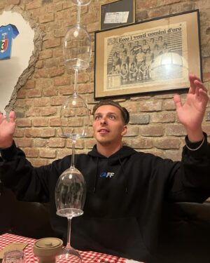 Jan Macák Instagram - 1) Hasičak  2) Kdo platí párek z pumpy  3) Zajel jsem pro štěrk  4) Životní balanc  5) Klasickej mlíčňák  6) Cesta ze zahradnictví  7) Rada ze stěny na záchodech