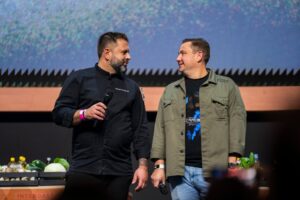 Jan Punčochář Instagram - Pár fotek ze skvělé akce Souboj na talíři live. Moc jsem si to užil, byl to tedy zápřah, tolik vaření, setkávání, dobrého jídla, skvělých šéfkuchařů a restaurací a hlavně perfektní publikum. Těším se zase někde příště:) @tvnovaofficial #soubojnataliri #soubojnatalirilive #janpuncochar #janpuncocharchef foto by @klaracvrckova