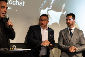 Jan Punčochář Instagram - Moc děkuji za včerejší ocenění Zlatý kuchař @gastroahotel a gratuluji vítězným klukům @jan_knedla  a @marekfichtner ! Jsem fakt poctěn, že jsem se já, takový kuchařský matador, umístil na krásném třetím místě:) Díky moc i za krásný večer všem pořadatelům. #janpuncochar #janpuncocharchef #zlatykuchar