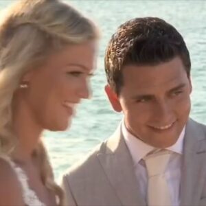 Jan Smit Instagram - Vandaag zijn Liza en ik 12,5 jaar getrouwd! ❤️ Op 11 November 2011 traden wij in het huwelijksbootje op het zonovergoten eiland Sint Maarten. Daar mocht ik het JA-woord geven aan de liefde van mijn leven! Samen met onze meest dierbare vrienden en familieleden was dit écht een onvergetelijke reis. Wat vliegt de tijd toch véél te snel voorbij… Gelukkig hebben we deze liefdevolle herinneringen vastgelegd! Op naar de 25 jaar! 😍