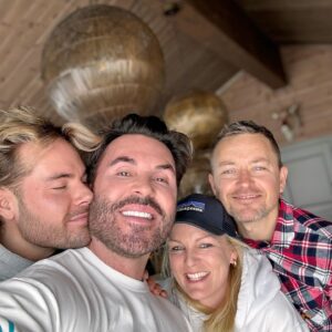 Jan Thomas Instagram - Venner for livet❤️ God påske fra oss til dere.Størst av alt er kjærligheten❤️