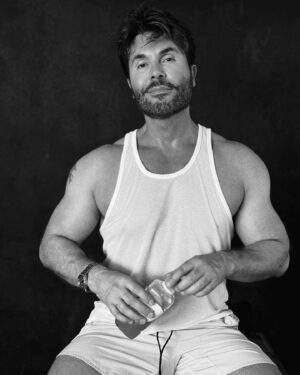 Jan Thomas Instagram - I nesten seks uker skal jeg følge @harlemalexander sitt treningsprogram🥳 Veldig spennende for meg å kunne utforske noe nytt. Men, når jeg er tilbake blir det nye utfordringer med @simonhammonds_coaching og @athletefactory_norway 💪🏻👊🏻