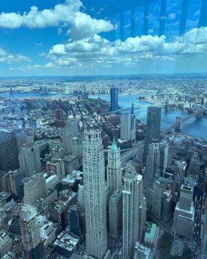Jana Bernášková Instagram - 2.DEN v New Yorku 
Dávám tady jen střípky toho všeho co se tady děje. New York je krásný, divočejší než já a asi podobně bláznivý. Miluji ten kolotoč , ale musím se z toho jít domu občas vyspat. ❤️
#newyork 
@justyna.drabkova