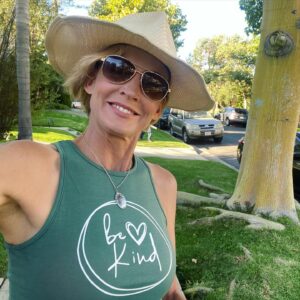 Jana Lee Hamblin Instagram - ᗷE KIᑎᗪ.

I received this tank top in the mail from my best friend yesterday … it says it all.

Let’s all get out there and show up in love and service!

“Everyone you meet is fighting a battle  you know nothing about. Be kind. Always.” 

Sending each and every one of you so much love. ❤️
