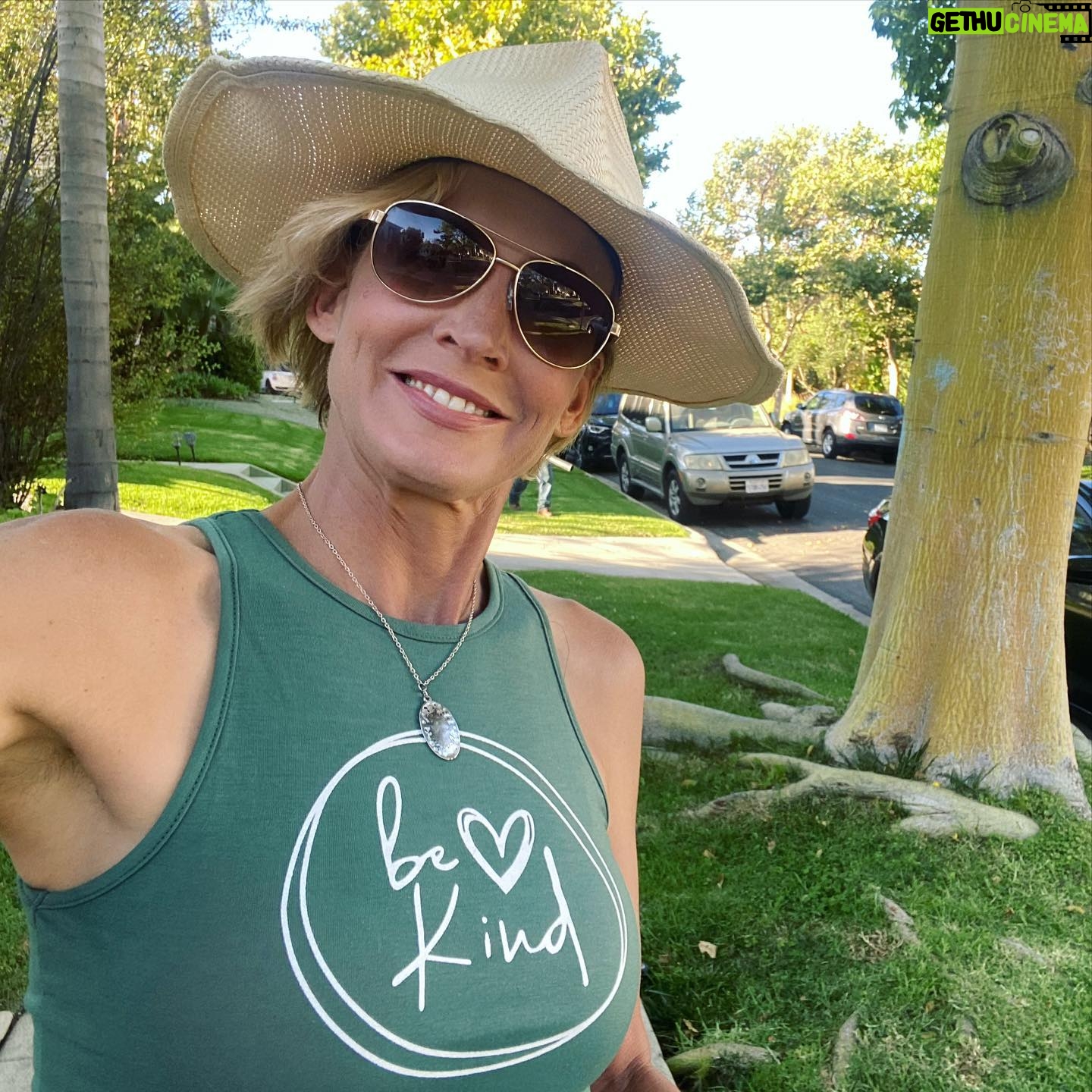 Jana Lee Hamblin - 501 Likes - ᗷE KIᑎᗪ.
I received this tank top in the mail from my best friend yesterday … it says it all.
Let’s all get out there and show up in love and service!
“Everyone you meet is fighting a battle you know nothing about. Be kind. Always.”
Sending each and every one of you so much love. ❤️