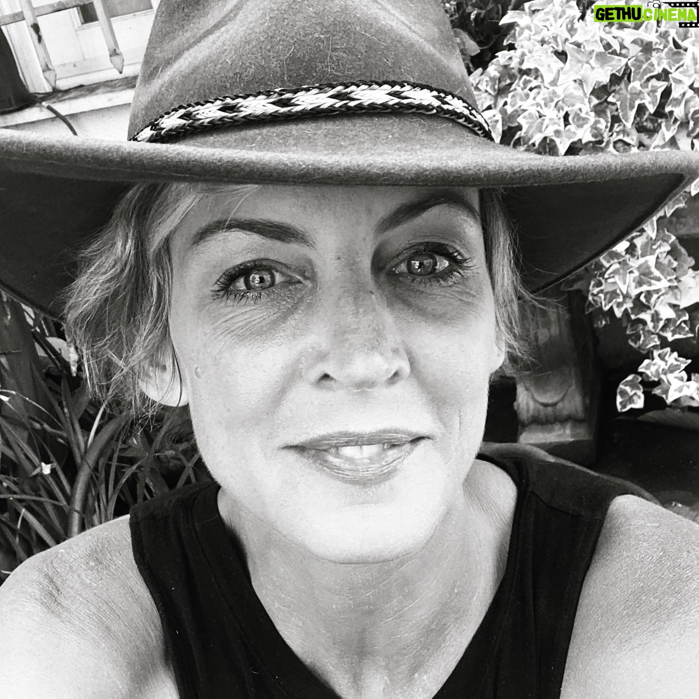 Jana Lee Hamblin - 861 Likes - #challangeaccepted. Thank you @charlottehemmings_actor for inviting me. I love you.
Women of all shapes and sizes. Women who love big, who play big, who have lost and gained big. Mothers, sisters, grandmothers, aunties... ALL of us!
Sending each and every one of you so much love! ā¤ļø