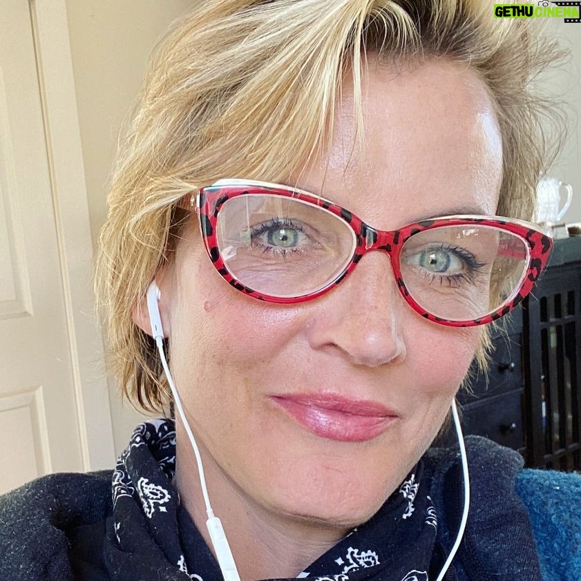 Jana Lee Hamblin - 606 Likes - My standard COVID look!
How about you?
Have you been dressing the same with ear buds and a mask?
Have you noticed that sweat and track suits are way in this season?
Could it be because we all want to be comfortable and cozy while we work out of our homes?
How about you!
What’s your standard “uniform” for the pandemic??
Sending each and every one of you so much Love! 💕