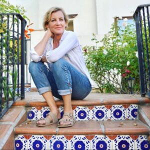 Jana Lee Hamblin Instagram - I ᒪOᐯE YOᑌ.
YOᑌ'ᖇE ᑭᖇOᗷᗩᗷᒪY TᕼIᑎKIᑎG "YOᑌ ᗪOᑎT EᐯEᑎ KᑎOᗯ ᗰE." ᗷᑌT Iᖴ ᑭEOᑭᒪE ᑕᗩᑎ ᕼᗩTE ᖴOᖇ ᑎO ᖇEᗩᔕOᑎ TᕼEᑎ TᕼEY ᑕᗩᑎ ᒪOᐯE.♥️ So much good is happening in the world right now. It gives me so much hope.
That’s how I feel today... hopeful.
Let’s all keep fighting the good fight!! Sending each and every one of you so much love. ♥️
Photo: @ashleyjchavana 
Skincare: @bensiskincare @bensimoncenter 
Hair: @cindycoif