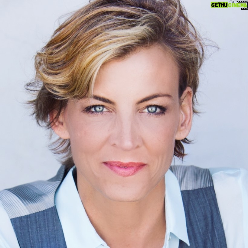 Jana Lee Hamblin - 623 Likes - “ᗷᒪIᔕᔕ Iᔕ Oᑌᖇ ᗷIᖇTᕼᖇIGᕼT”
I am going to remember that today... all day.
I can get caught up in all the “things that need to get done.” I can worry about what I’ve done and what I still need to do. I can be filled with anxiety and regret and forget that the only thing I ‘need’ to do is to breathe, stay present, and love.
I am grateful for the reminder today. Through meditation I am reminded that BLISS is our birthright. There is nothing more I need to do! Simply breathe.
Sending each and every one of you so much love. ♥️