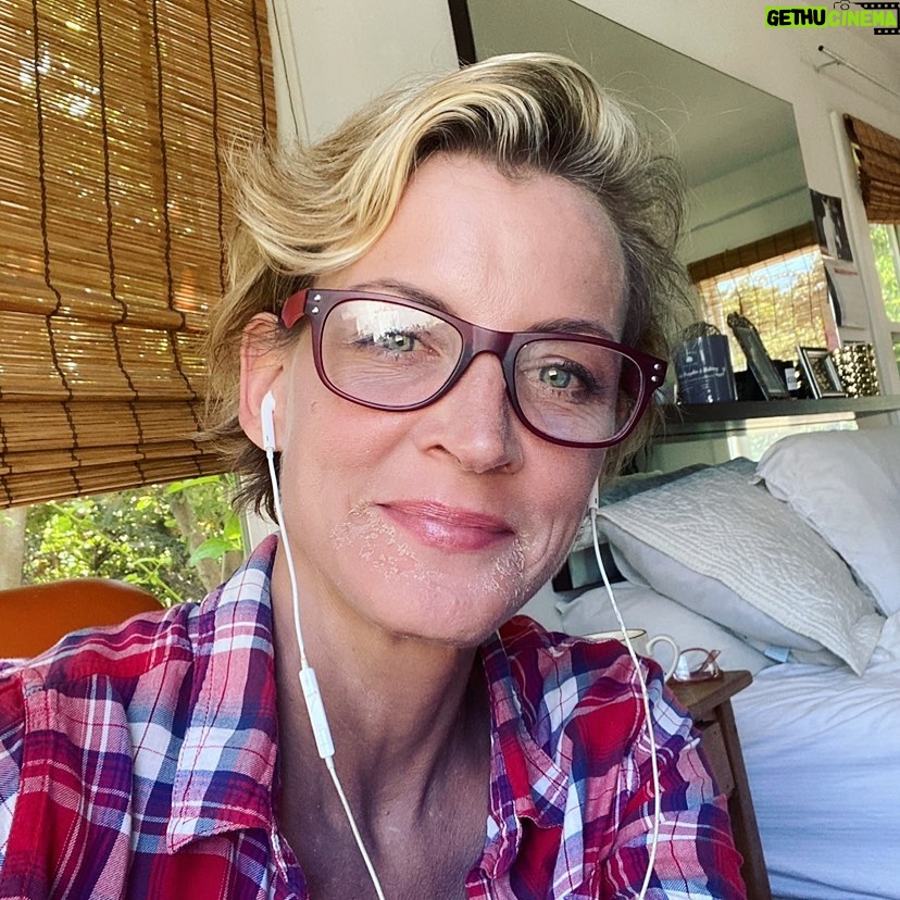 Jana Lee Hamblin - 774 Likes - ᗩ ᑎEᗯ ᗪᗩY.
Starting the week off fresh. Always an opportunity to start anew.
Sending each and every one of you so much love. ❤️