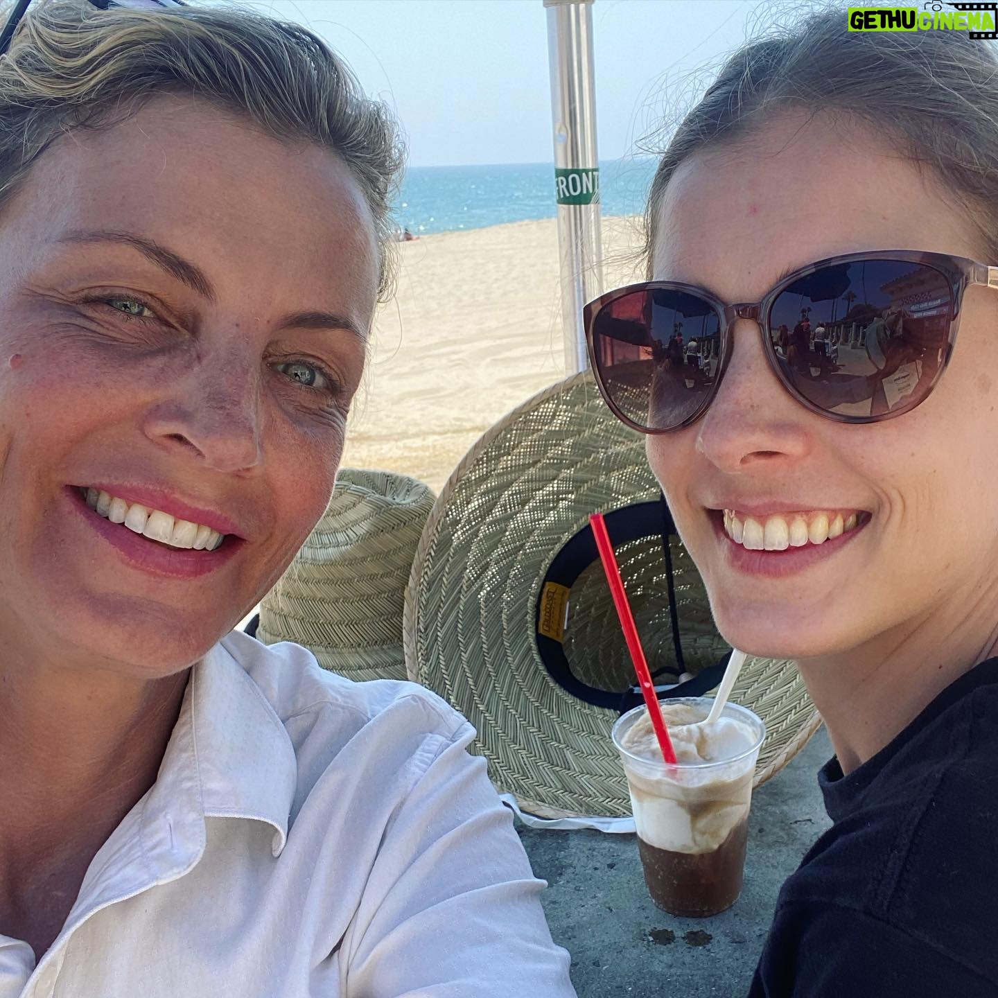 Jana Lee Hamblin - 557 Likes - Spending the day with my favorite person in all the land. My daughter.
Thank you @chloehenault for picking me to be your mama. ♥️
Sending each and every one of you so much love 💕