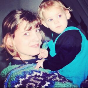 Jana Lee Hamblin Instagram - ᕼᗩᑭᑭY ᗷIᖇTᕼᗪᗩY TO ᗰY GIᖇᒪ!
Chloe Lee Henault 
January 10th, 1991.

30 years ago this amazing human was born. My heart exploded into a million infinite pieces that day.

Thank you, @chloehenault for picking me to be your mama. 
You have been the greatest joy of my life. 

I love you. ❤️
