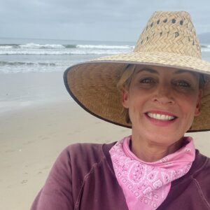 Jana Lee Hamblin Instagram - ᗰOᖇᑎIᑎG ᗰEᗪITᗩTIOᑎ.

Walking on the beach every morning is something that I’ve been doing for the past couple of months.
It is changing how I experience the day.
I am reminded that everything is transient.
The waves come in. The waves go out.
Some days are high tide- some are low.
Some days the birds and sea lions and dolphins are out playing like kids on a playground.
Other mornings it’s quiet and serene.
I love all of it.

What do you do to reset your mind, body, soul?
I’d love to hear about it

Sending each and every one of you so much love! ❤️
