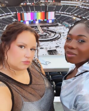 Jana Schmieding Instagram - Thank you to the dearest @mslas for treating me to my first @beyonce concert! And Bey’s birthday show no less?! I cannot. I’m completely floored. No words. The queen queened. I need more naps, I need to bead again, I need to make some more art, I need to shake my ass more…I’m inspired. The vision was supernatural. #superstarsupernova